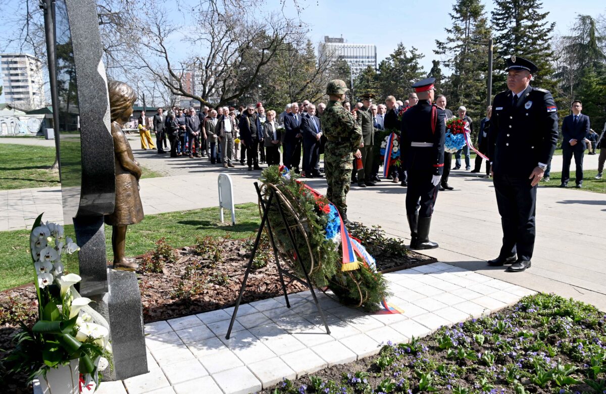 Поводом обележавања 24. године од почетка НАТО агресије државни секретар Стевандић положио венац на споменик Милици Ракић